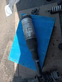 Land Rover Sport L494 Vorderer linker Stoßdämpfer OEM 22277028