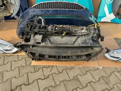 Ford Fiesta MK8 Etuosa OEM KOMPLETNY PRZOD