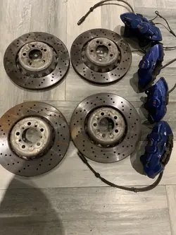 BMW M4 Bremsen-Set OEM bmw m4 hamulce - Belüftet
