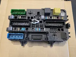 Module boîte à fusibles OEM 13220830HP Opel Zafira B
