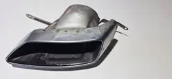 Vasen pakoputken pääte OEM 8W0253825L Audi A4 B9:lle