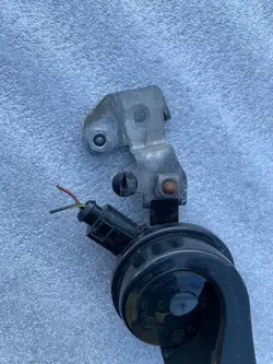 VW Caddy Toeter Bevestiging OEM 2K5951181