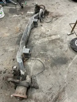 Viga delantera MAN OEM 81441013173 - Usada