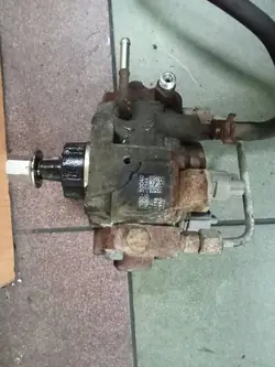 Einspritzpumpe Toyota Hilux 2.5 22100-30040