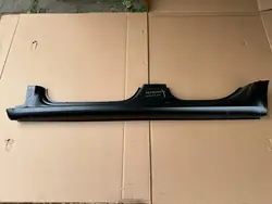 Capa de soleira esquerda SKODA OCTAVIA III 5E9809601C