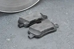 Disques et plaquettes arrière OEM 6877213 pour BMW 3/4