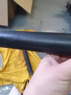 Takaluukun jousi Touareg 7L6827550B