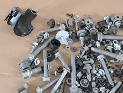 OEM Kiinnityspultit ja Mutterit Sarja 4,5kg Seat Arona