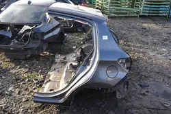Toyota Yaris III 2018 Para-lamas traseiro quarto OEM DUP.