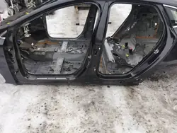 OEM 452-46 Rechter Drempel & Middenstijl Volvo XC60 I