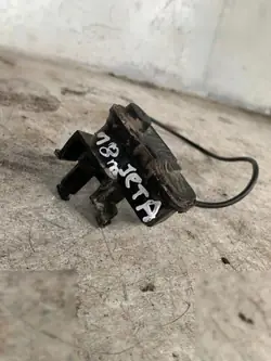 Polttoainesäiliön kansi lukolla OEM 5C6810773B VW Jetta MK6