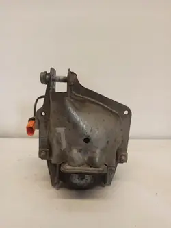 AUDI A4 B8 Moottorin Kiinnike Vasemmalle 3.0 8R0199381S
