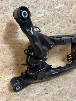 OEM J8A2-5K091-AF Poutre Suspension Arrière Range Rover Velar