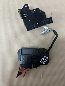 Mercedes W247 Pyrotekninen Puristin OEM A2479063603