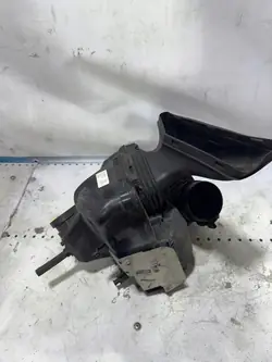 Audi A4 S4 B8 8K 2008 Ilmansuodattimen kotelo