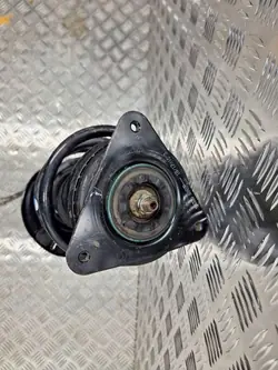 Etujousi Oikea OEM VAY7584 Nissan Qashqai