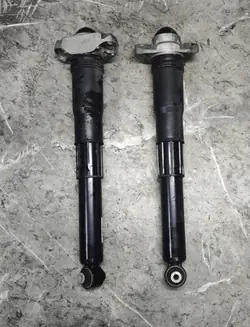 Amortiguador Trasero Izquierdo/Derecho OEM 1EA512013BS