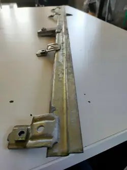 Seitenscheibenhalter links OEM MoSzBoL Mercedes R107