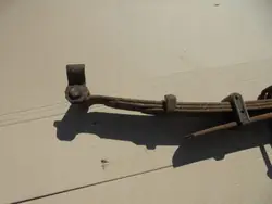 Linke Hinterfeder D40 für Nissan Navara 2006
