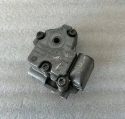 Käytetty öljypumppu OEM 03L115105F VW Audi 2.0 TDI
