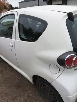 Vänster bakre karossfönster Toyota Aygo 2010