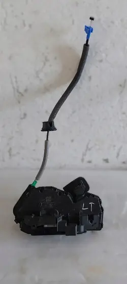 AUDI Q3 83A S-LINE VÄNSTER BAKDÖRRSLÅS 20R A6M-5TA839016M