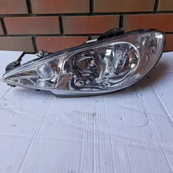 Phare gauche pour Peugeot 206 TYC