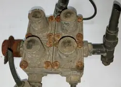 Wabco 4-piirin venttiili OEM 9347022507 - Käytetty