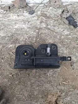 Takaluukun lukko OEM 7E0827511A VW Touareg Porsche Cayenne