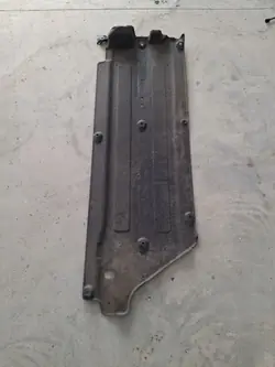 OEM 84215-H8100 Vasen Alustasuojus Kia Rio IV