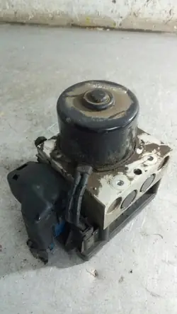 Bomba ABS usada OEM 9472095 para Volvo V70 I