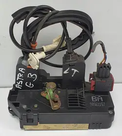 Vänster bakdörrslås OPEL ASTRA H 90561157