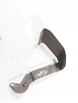 OEM 4S0813193D vasen alustasuojan kiinnike
