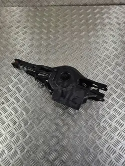 Taka jousituksen istuin OEM 02223 oikea puoli Toyota RAV4