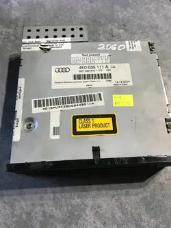 Käytetty Audi OE CD-vaihtaja 4E0035111A 4E0910111E