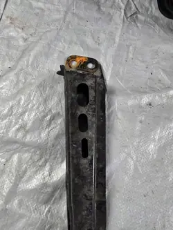 Support de crochet de remorquage gauche Prius III Plus OEM