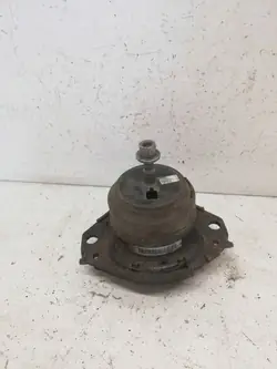 Jeep Grand Cherokee 2011 Engine Mount Bracket