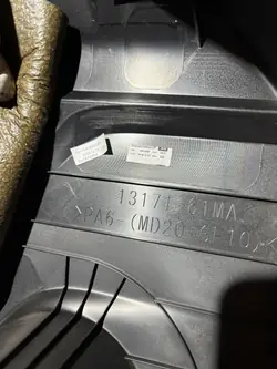 Suzuki OE 13171-61MA Couvercle Moteur Supérieur