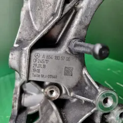 Mercedes-Benz Öljysuodattimen kiinnike OEM A6541805700