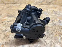 Audi Termostaatti OEM 06L121111F - Käytetty Kunnossa