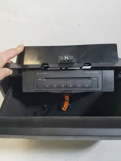 Hansikaslokero CD-vaihtimella VW Passat B6 OEM 3C1857097