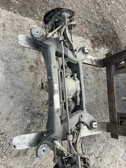 Mercedes W212 Soporte de Viga Trasera OEM a2073509702