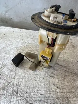 Pompe à carburant Toyota OEM DRL8165 - État utilisé