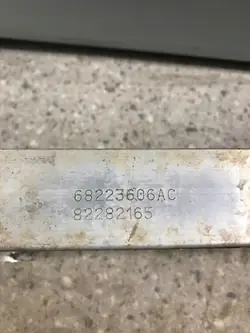 Pièce Chrysler Pacifica 2019 d'occasion OEM 68223606AC