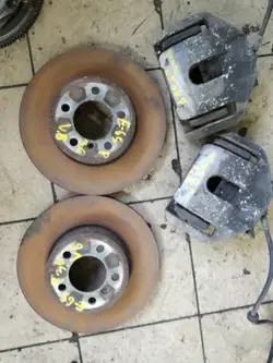 Jarrusatulat & Kiekot Etu BMW E65 3.6 V8 OEM