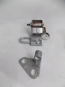 VW PASSAT CC 3C8 Dörrgångjärn Framsidan Höger Bakvänster