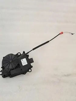 Atuador porta-bagagens Maserati Levante 2020 OEM 6701065090