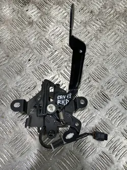 Toyota RAV4 Konepeltilukko OEM FBZ17229 - Käytetty