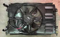 Volkswagen OE 5Q0121251T Radiador de refrigeración del motor