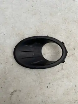 NISSAN QASHQAI I J10 10- Grade de Para-choques Esquerda OEM